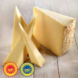 Cantal Entre Deux (1.1kg) (Cow) - La Maison Du Fromage